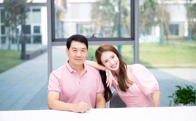 女子丢35万手镯2地铁警接力找回，警方是如何给其找回的？游戏画面