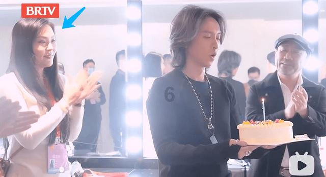 时速15公里,走在铁路上的这款“迷你”车是干啥的?